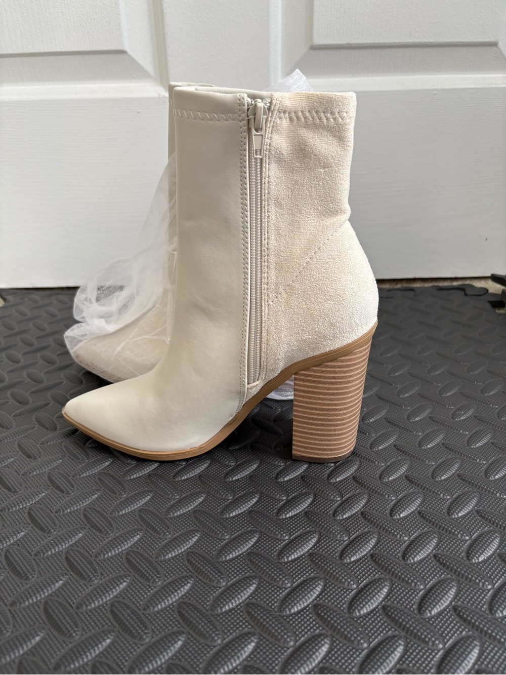 Lulu’s Women's Cream Block Heel Ankle Boots-8